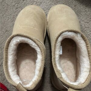 BearPaw Women's Tan Shearling-Lined Slippers